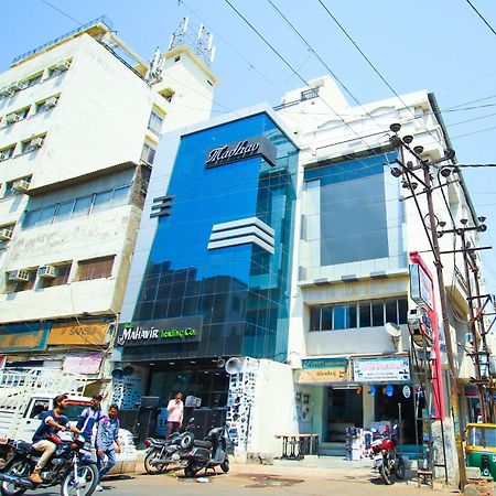 Hotel Upasana Rajkot Esterno foto